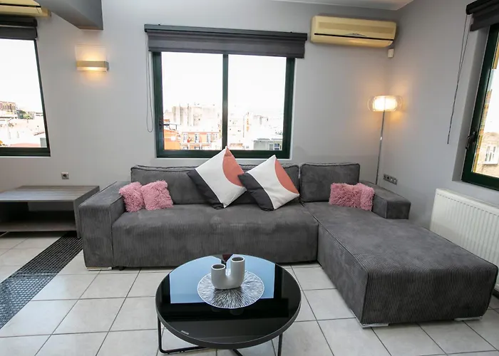 Апартаменты Castle View Luxury With Free Private Parking