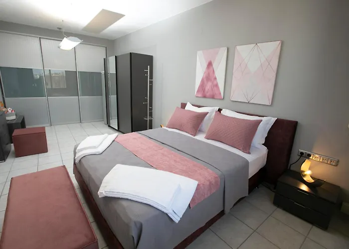 Апартаменты Castle View Luxury With Free Private Parking